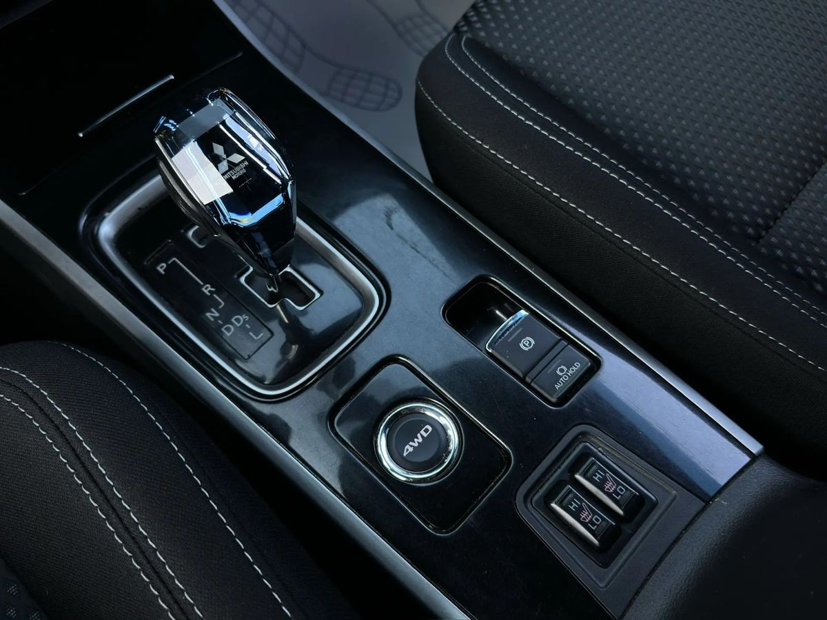 Mitsubishi Outlander — фото 10