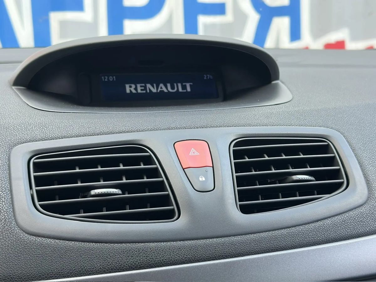 Renault Fluence — фото 25