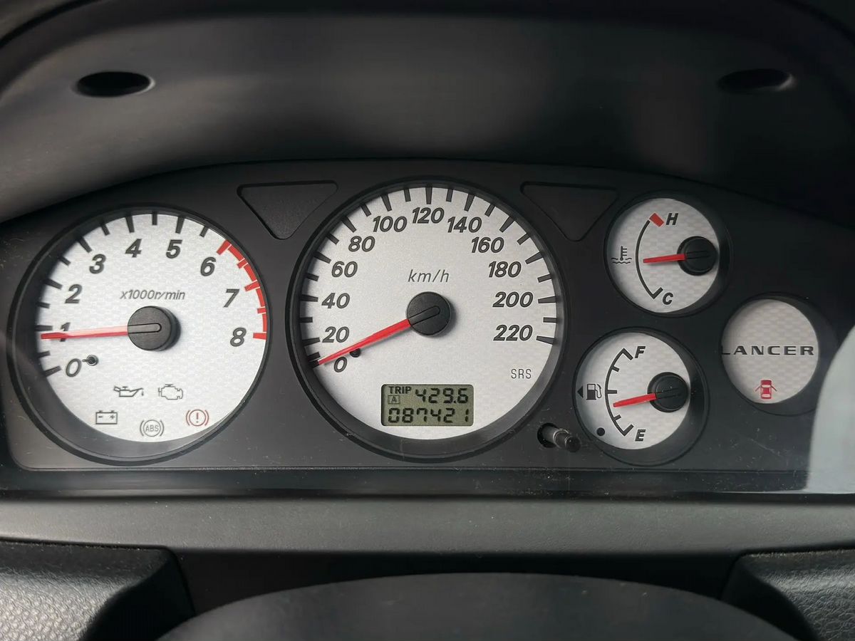 Mitsubishi Lancer — фото 10