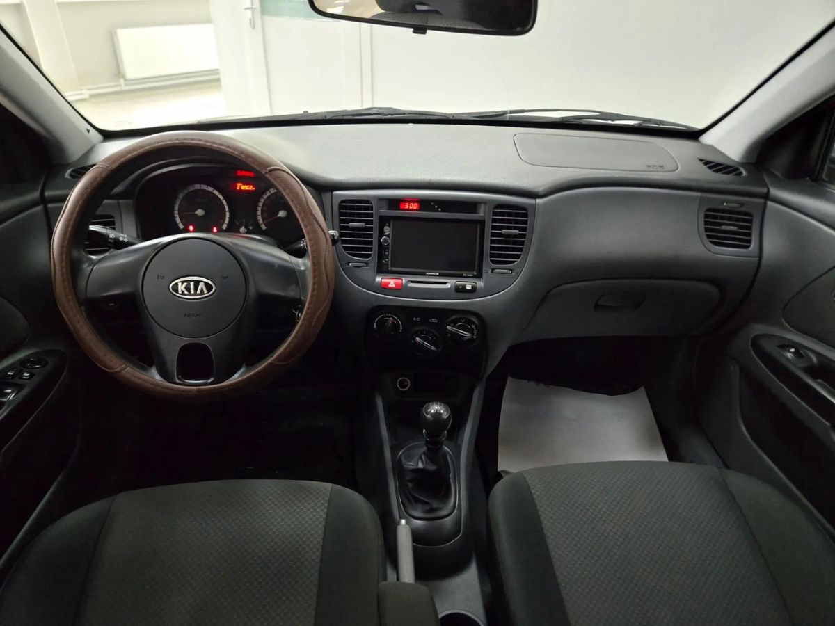 Kia Rio — фото 9