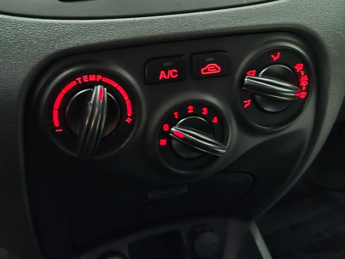 Kia Rio — фото 12