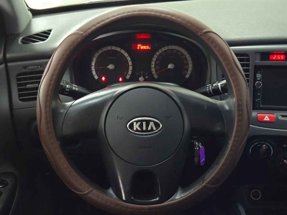 Kia Rio — фото 8