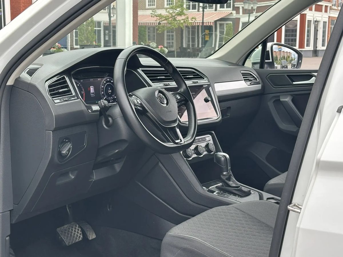 Volkswagen Tiguan — фото 23