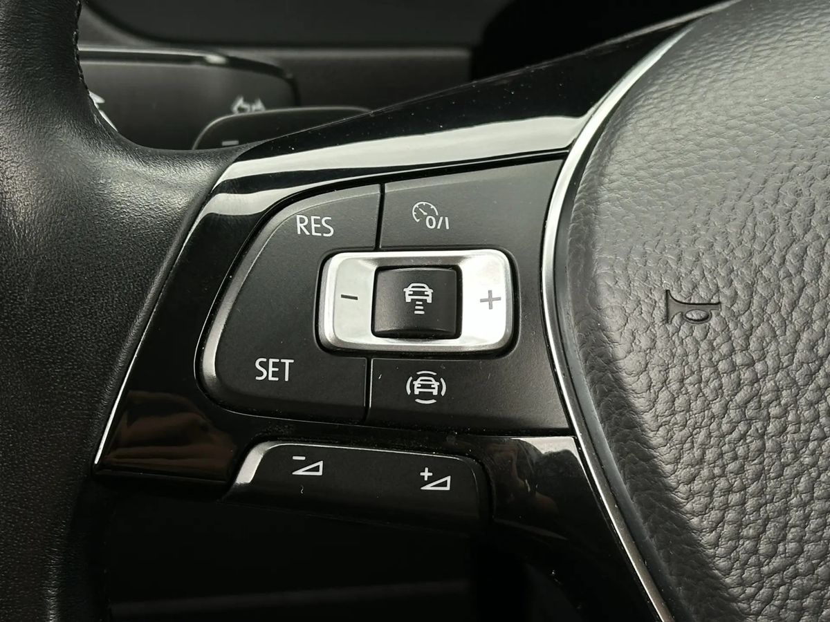 Volkswagen Tiguan — фото 29