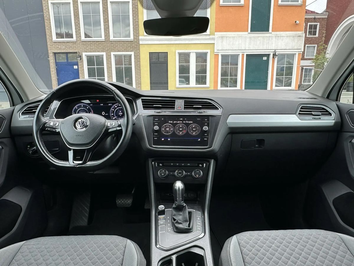 Volkswagen Tiguan — фото 32