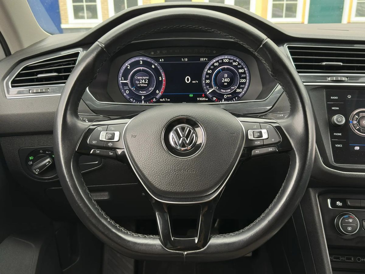 Volkswagen Tiguan — фото 30