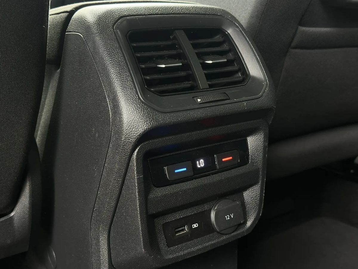 Volkswagen Tiguan — фото 17