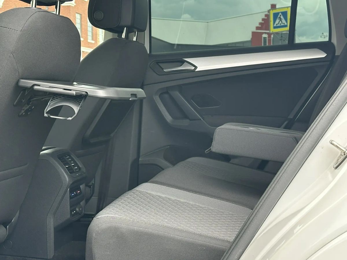 Volkswagen Tiguan — фото 26