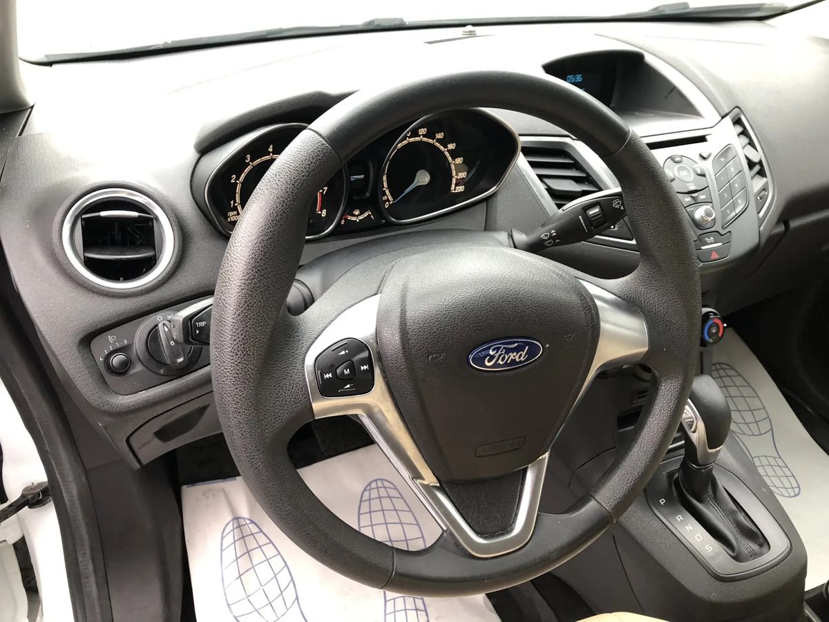 Ford Fiesta — фото 10