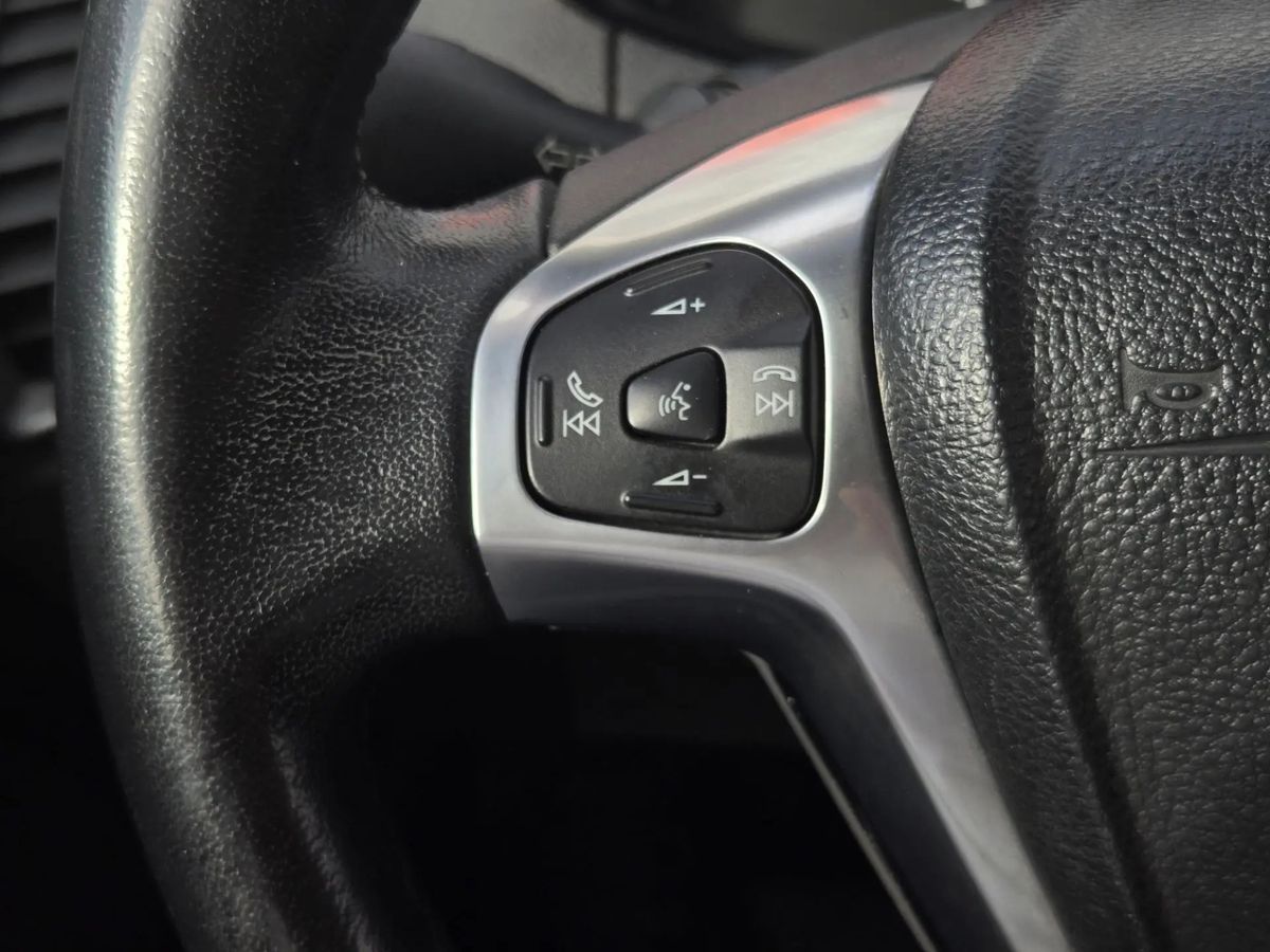 Ford EcoSport — фото 15