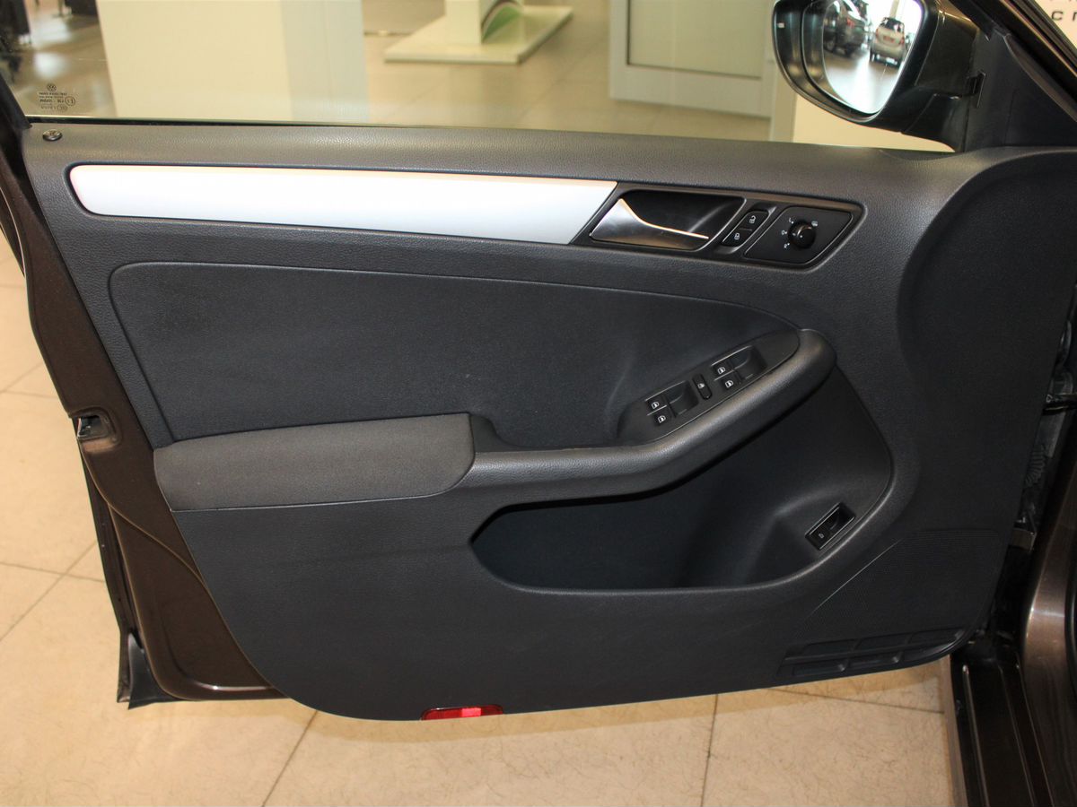 Volkswagen Jetta VI