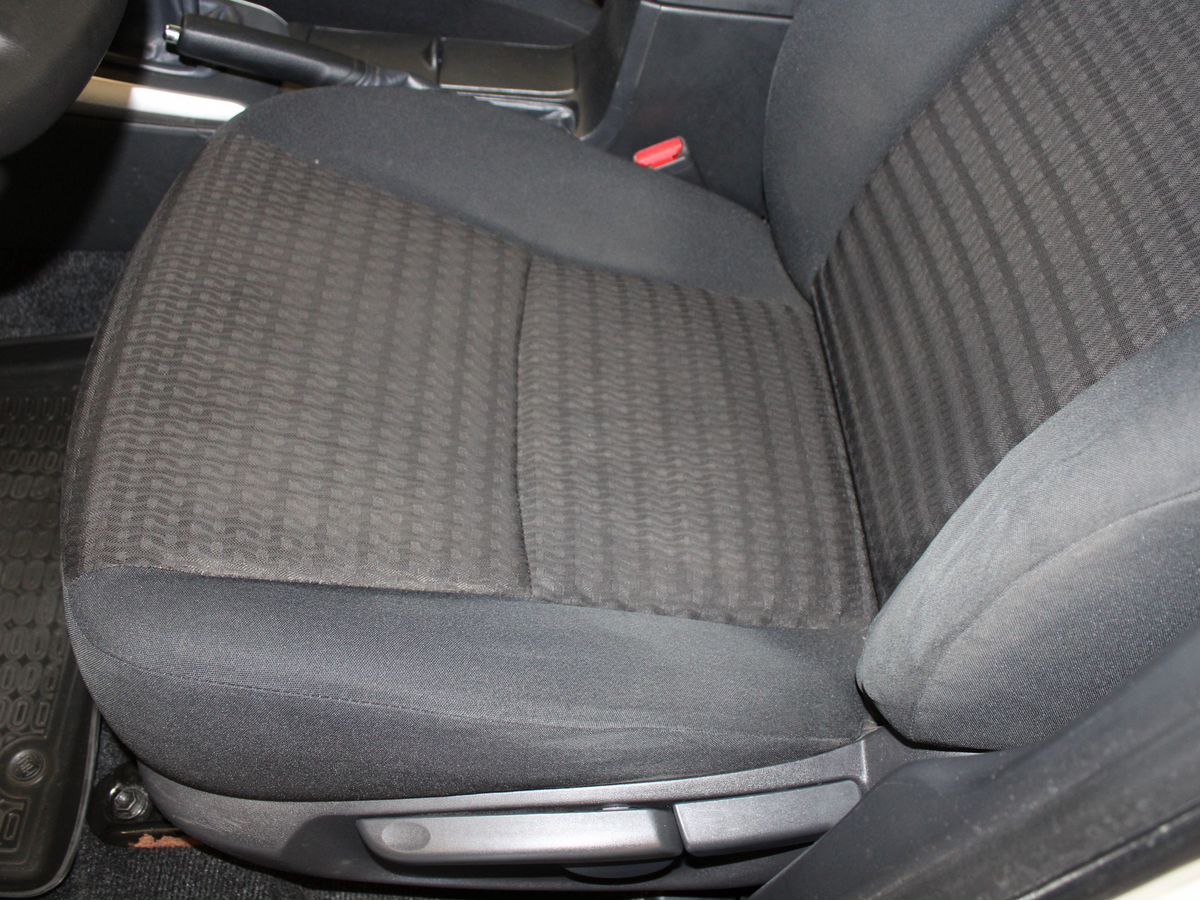Toyota Corolla X (E140, E150) Рестайлинг