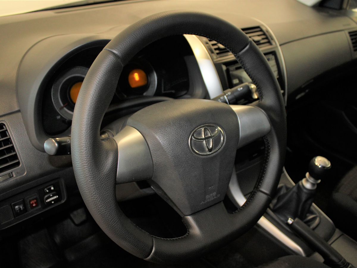 Toyota Corolla X (E140, E150) Рестайлинг