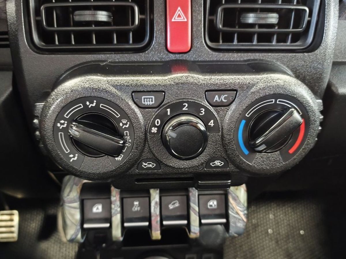 Suzuki Jimny IV