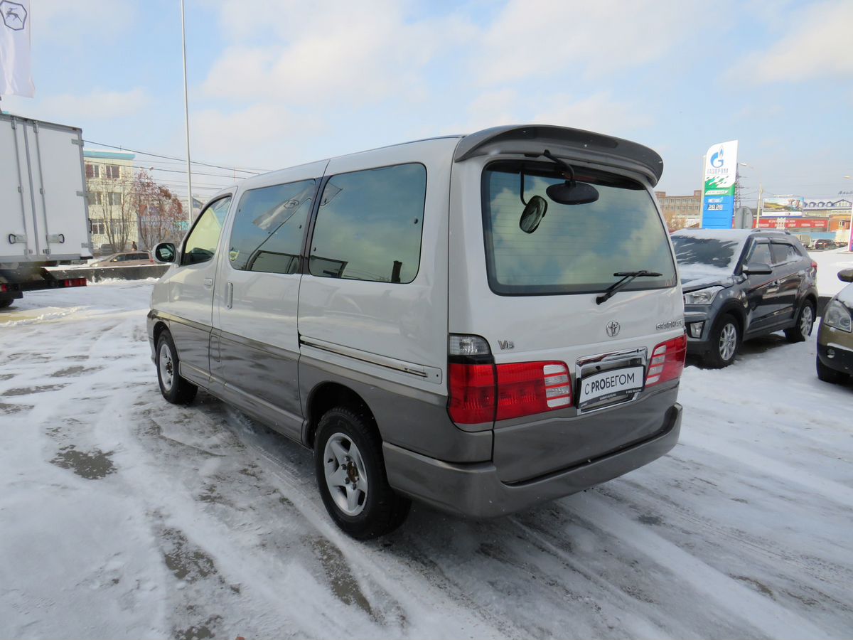 Toyota Grand HiAce