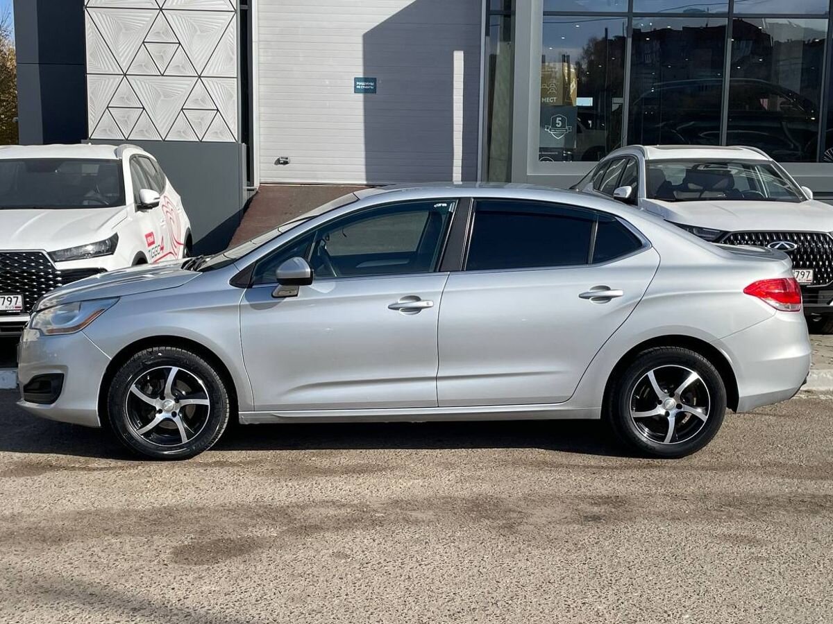 car-image
