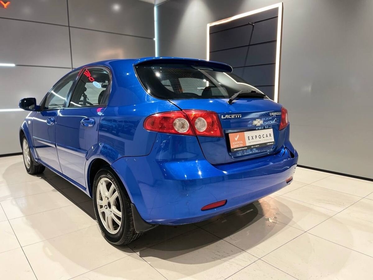 car-image