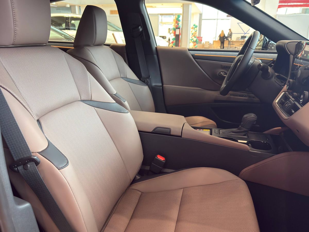 Lexus ES - фото 11