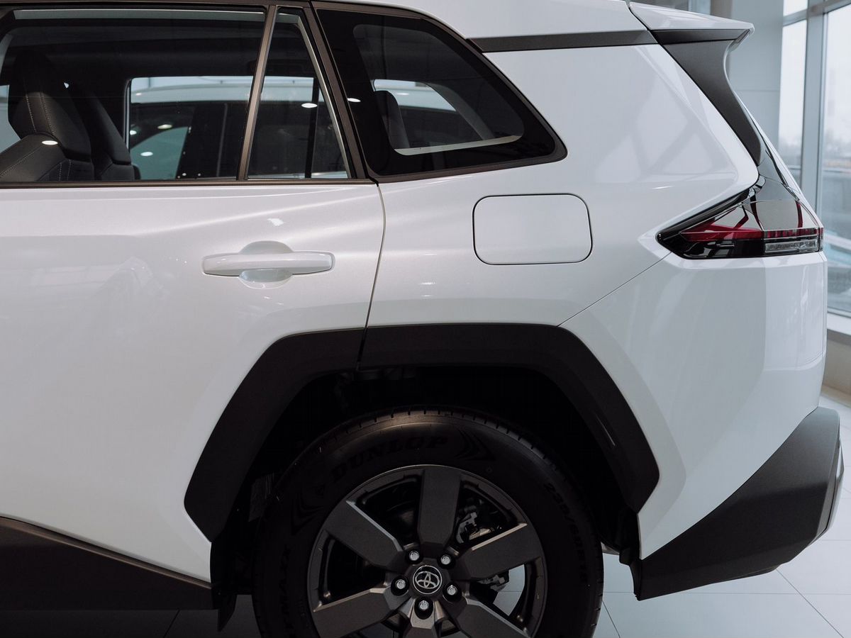 Toyota RAV4 - фото 8