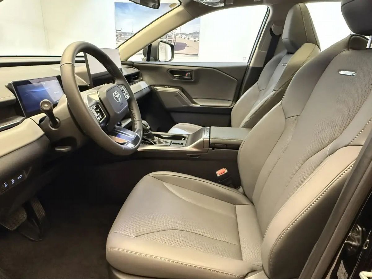 Toyota RAV4 - фото 9