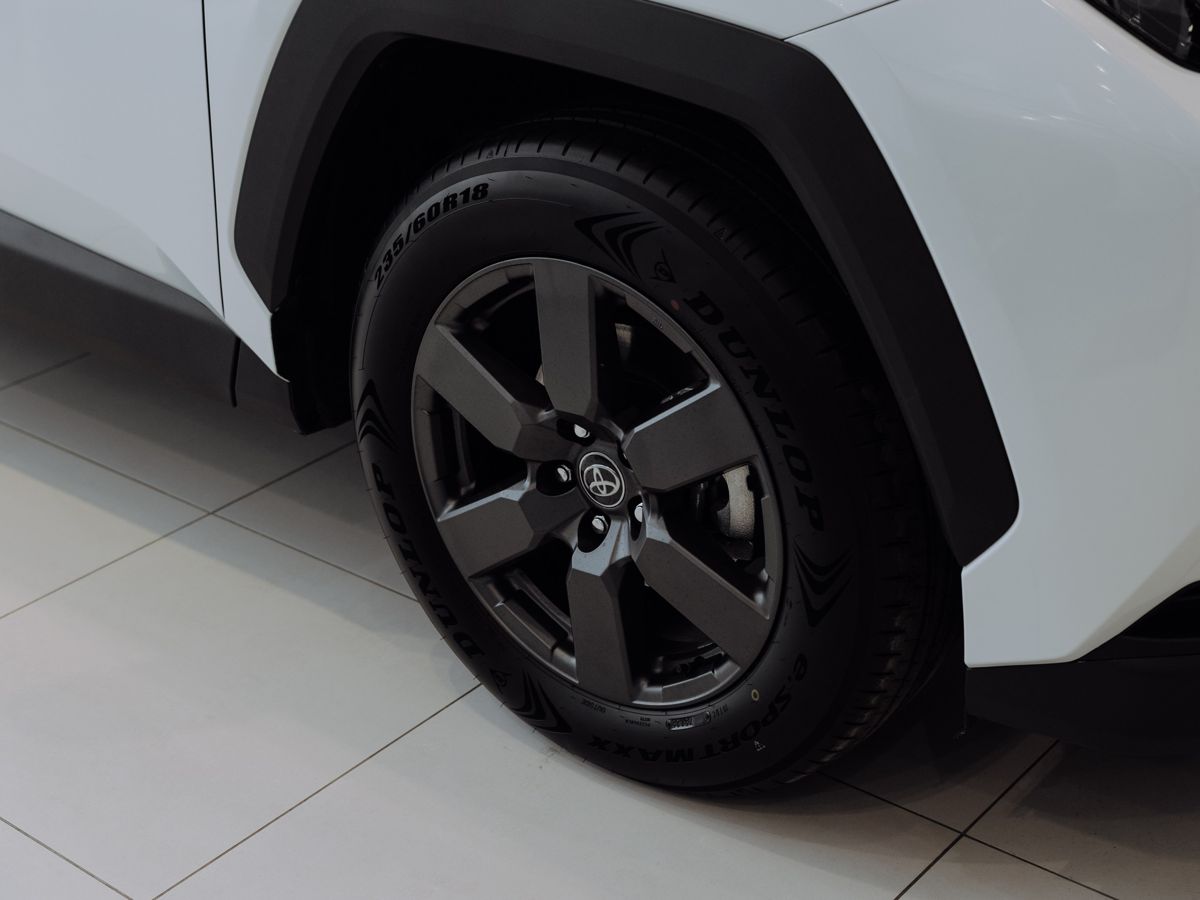 Toyota RAV4 - фото 8