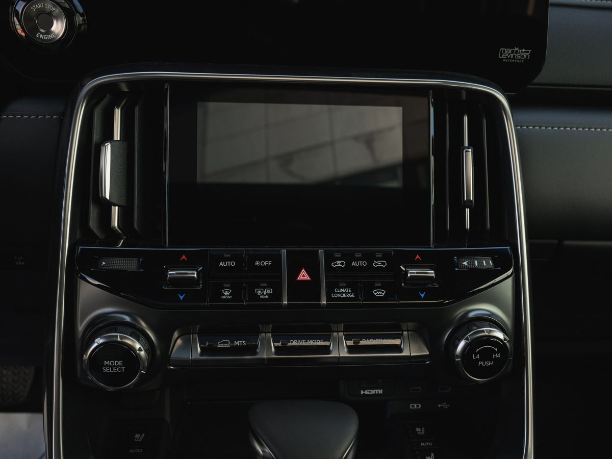 Lexus LX - фото 18