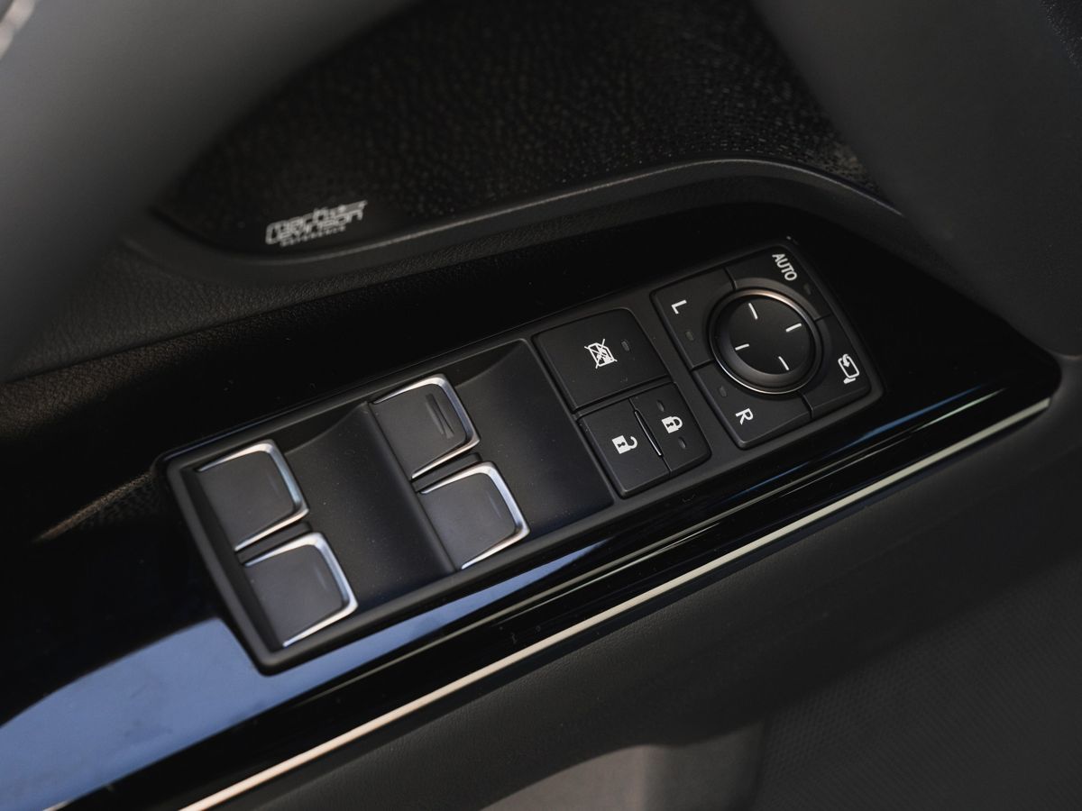 Lexus LX - фото 14