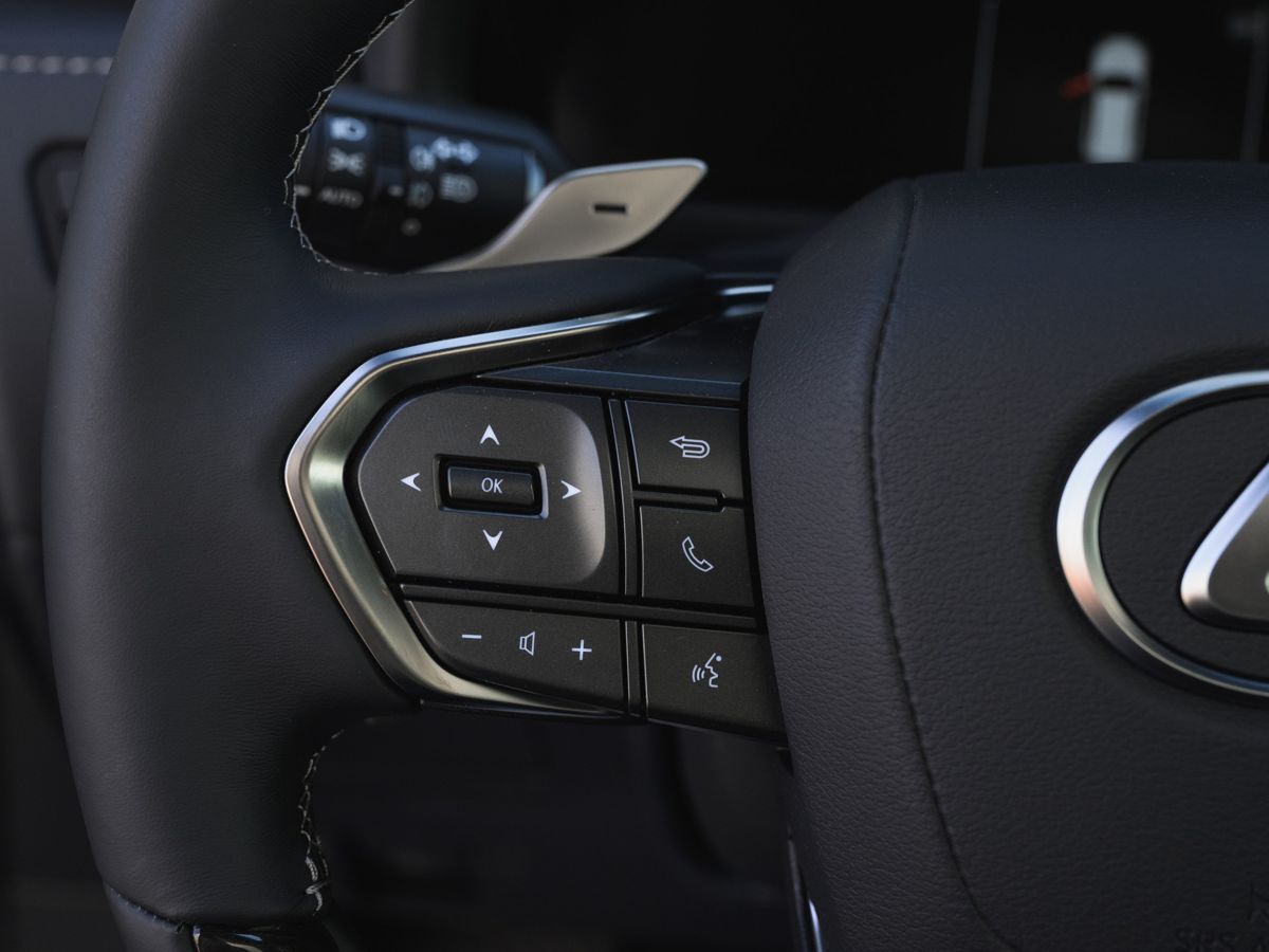 Lexus LX - фото 20