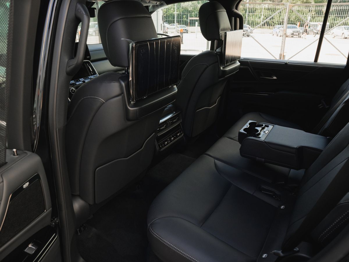 Lexus LX - фото 9