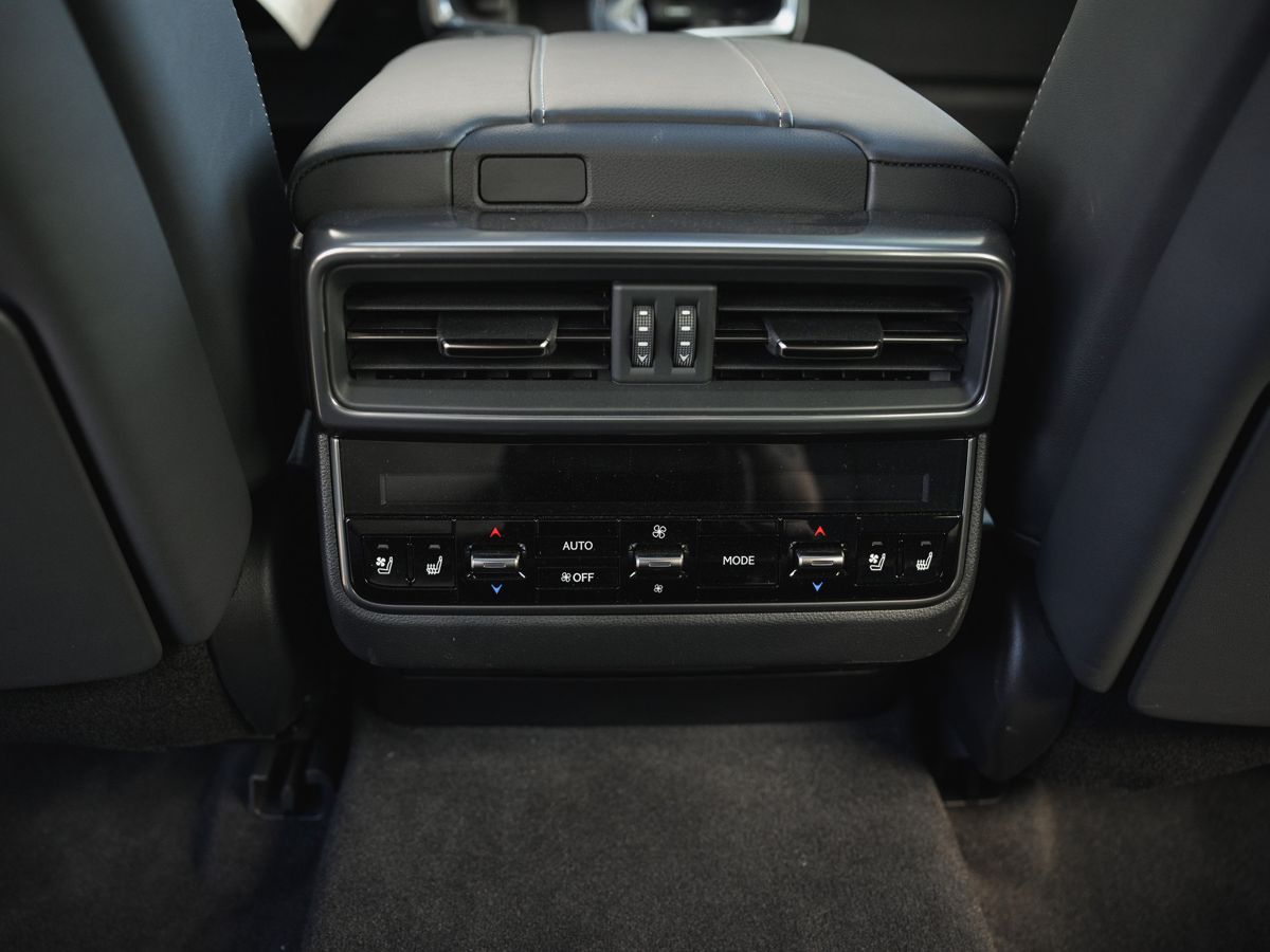 Lexus LX - фото 10