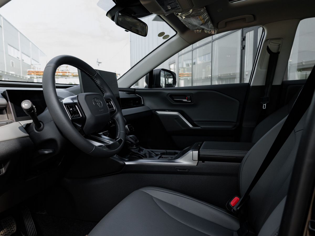 Toyota RAV4 - фото 11