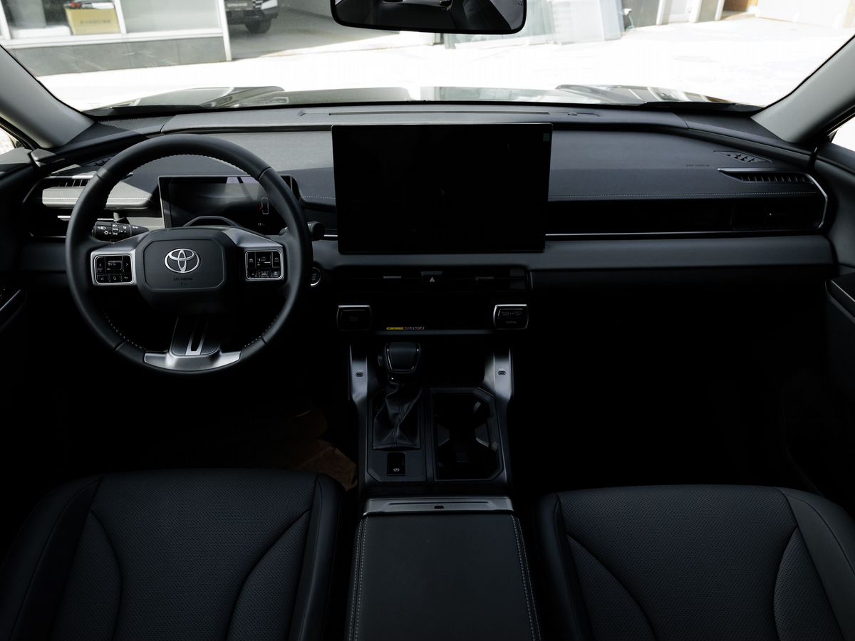 Toyota RAV4 - фото 12