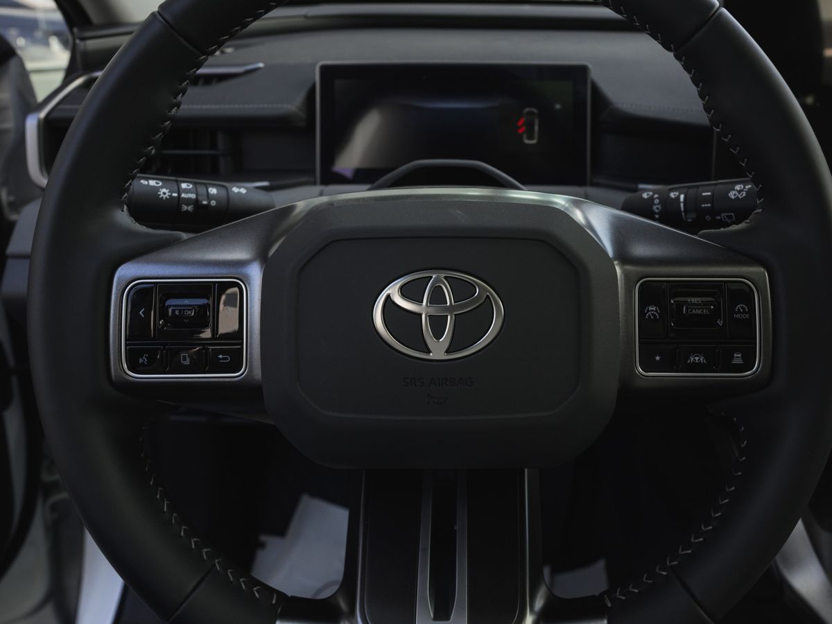 Toyota RAV4 - фото 8