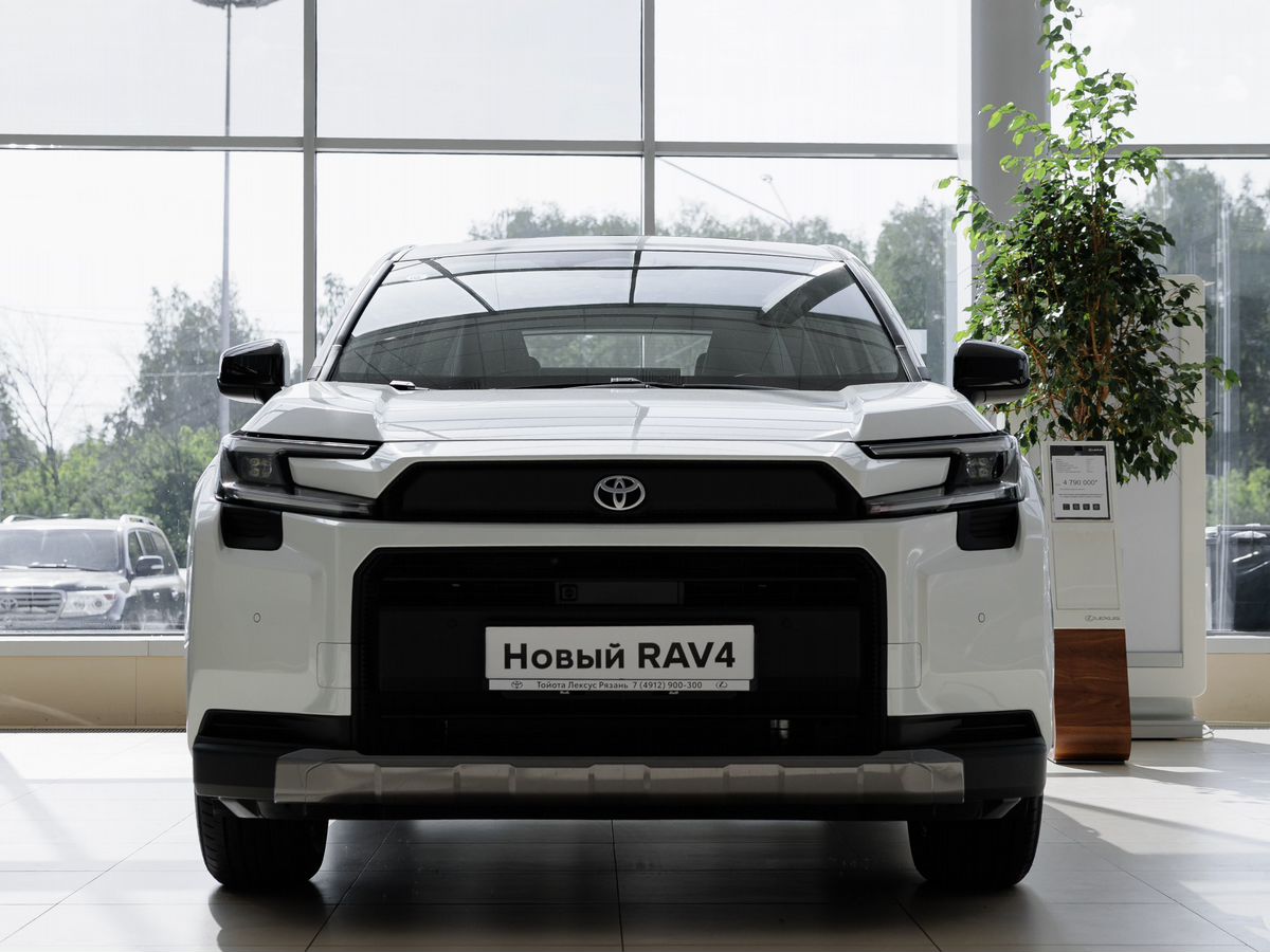 Toyota RAV4 - фото 1