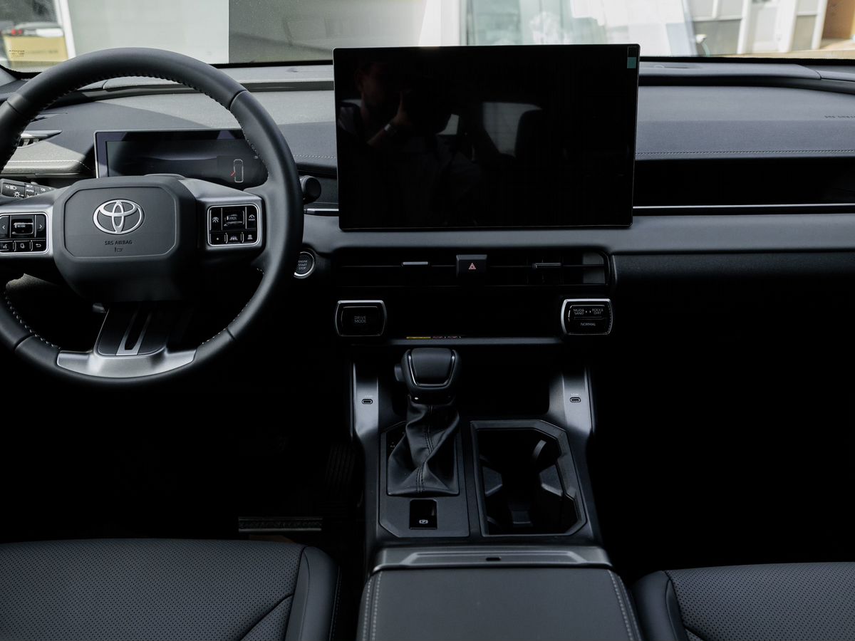 Toyota RAV4 - фото 11