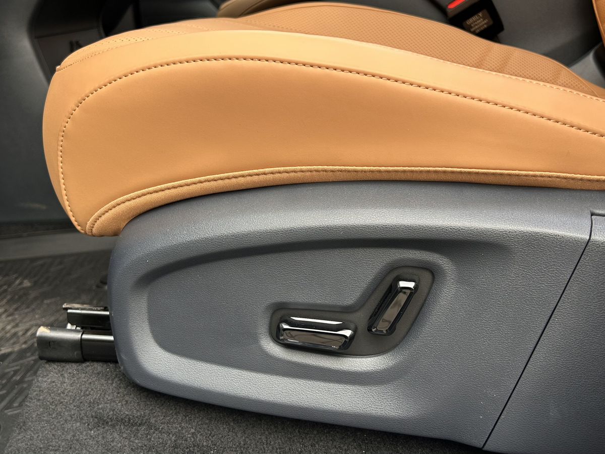 Geely EX5 Гибрид Макс EM-i