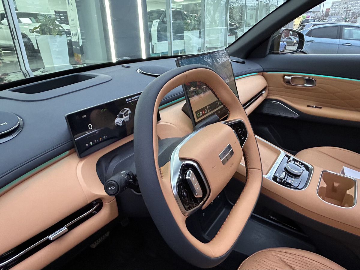 Geely EX5 Гибрид Макс EM-i