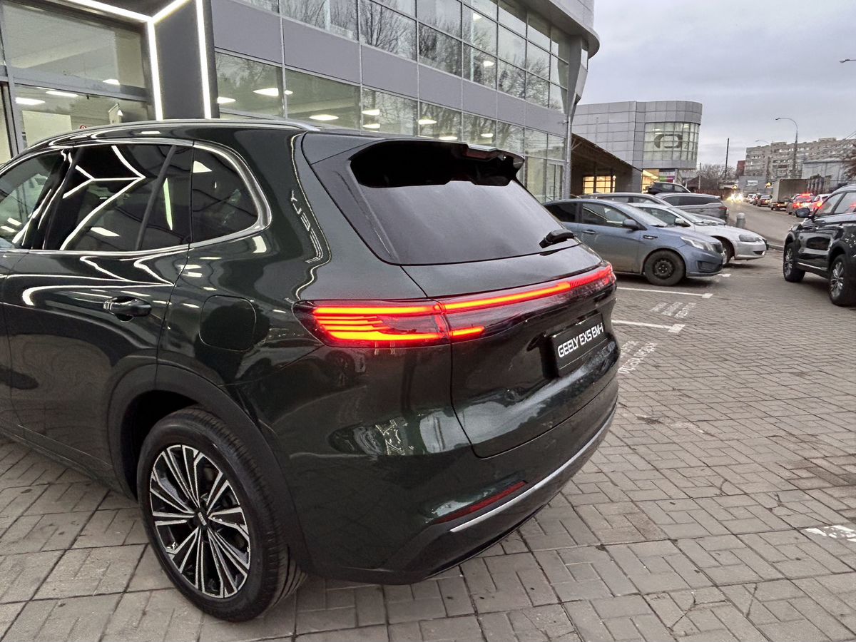Geely EX5 Гибрид Макс EM-i