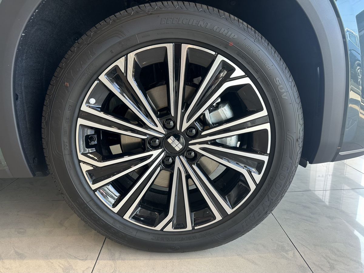 Geely EX5 Гибрид Макс EM-i