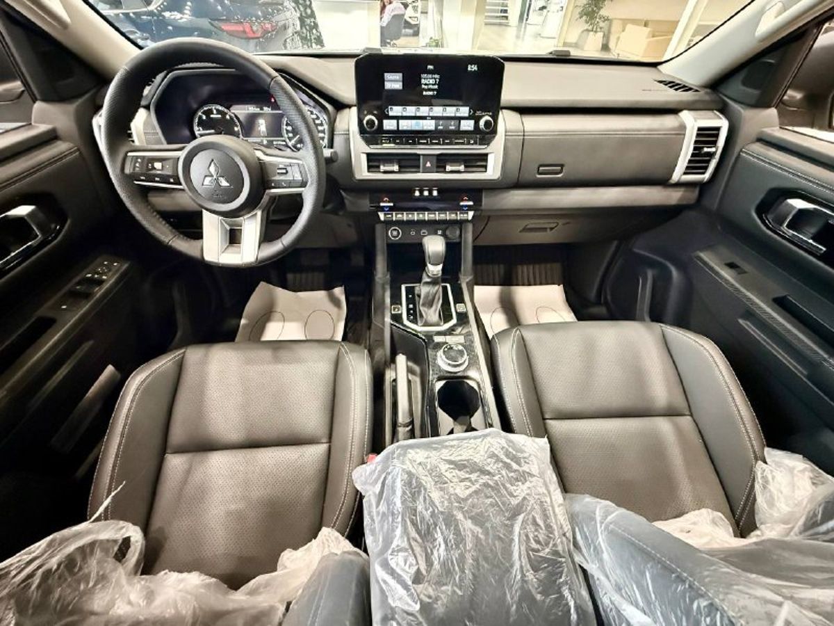Mitsubishi L200 - фото 18