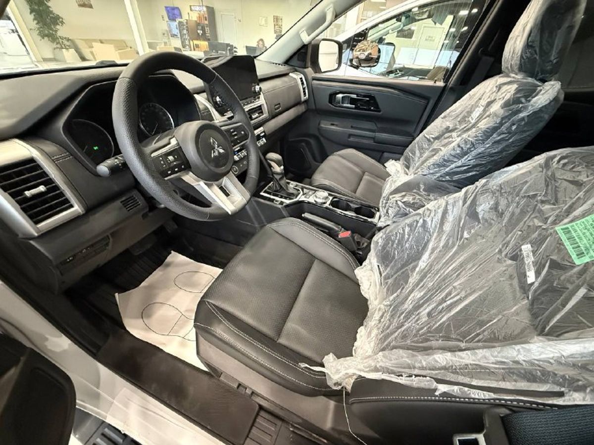 Mitsubishi L200 - фото 14
