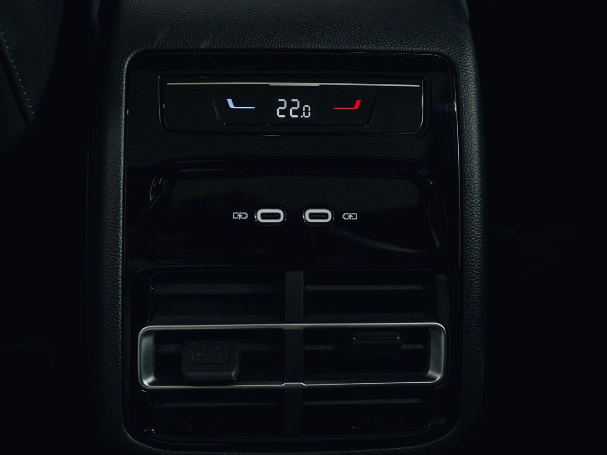 Volkswagen Tiguan - фото 24