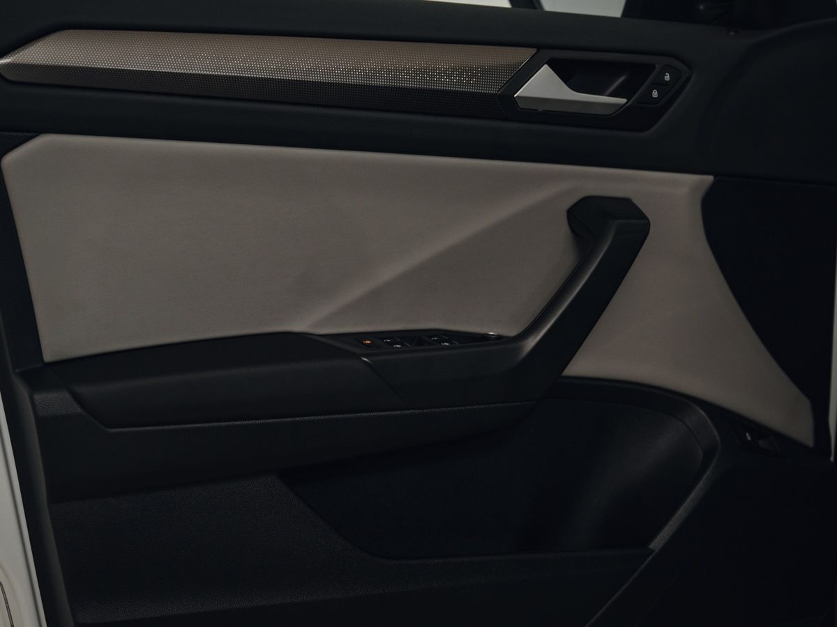 Volkswagen T-Roc - фото 10
