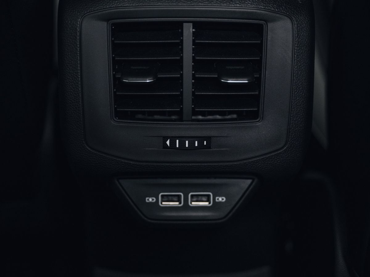 Volkswagen T-Roc - фото 26