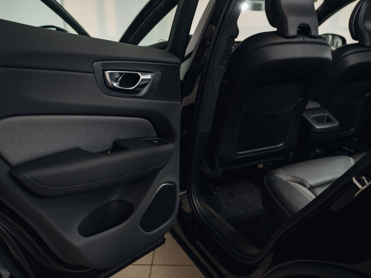 Volvo XC60 - фото 27