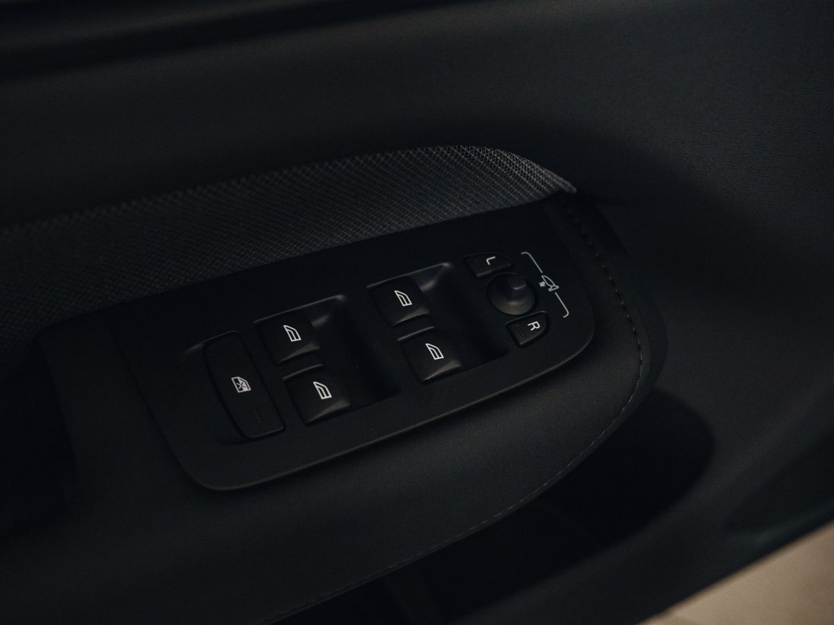 Volvo XC60 - фото 15