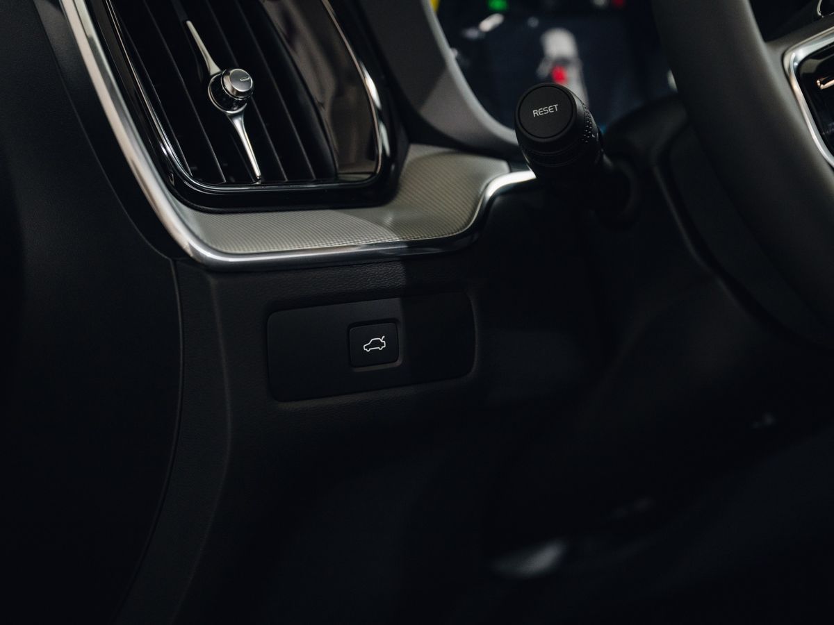 Volvo XC60 - фото 17