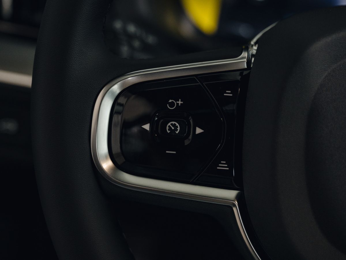 Volvo XC60 - фото 23