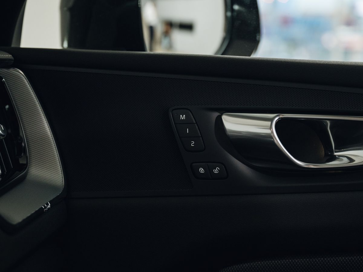 Volvo XC60 - фото 16