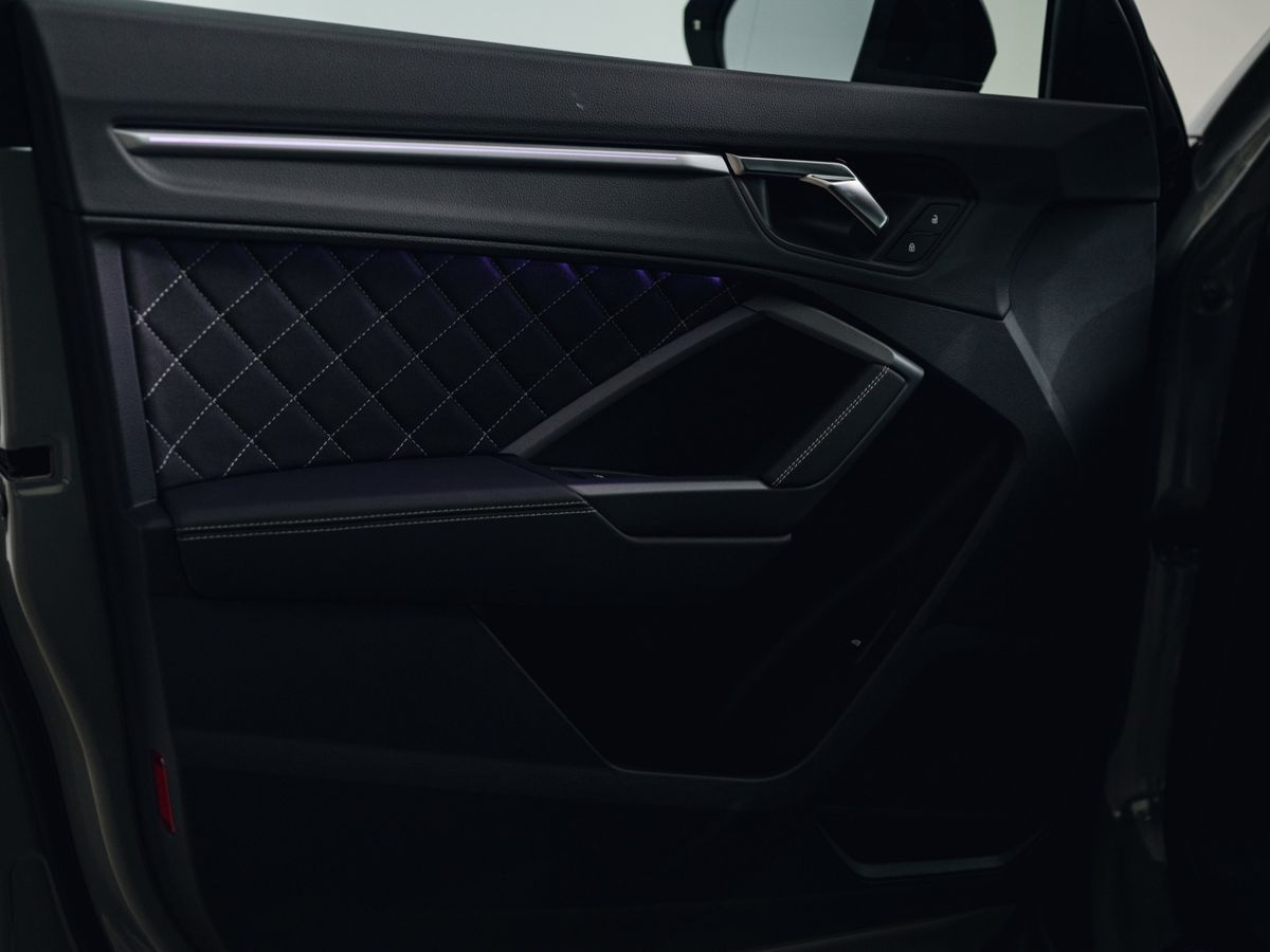Audi Q3 - фото 16